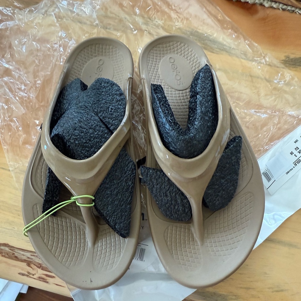 These are brand OO foam flip flops